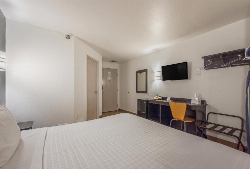 Americas Best Value Inn Knoxville East image 11