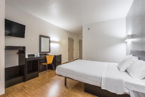 Americas Best Value Inn Knoxville East image 3