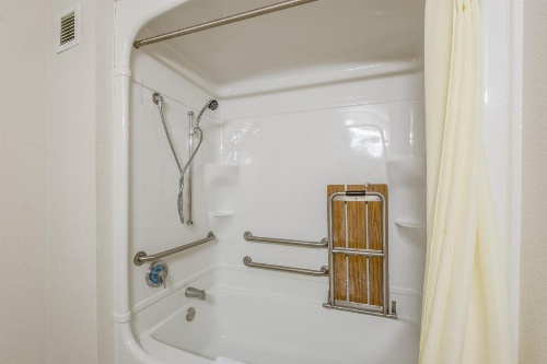 Americas Best Value Inn Knoxville East image 6