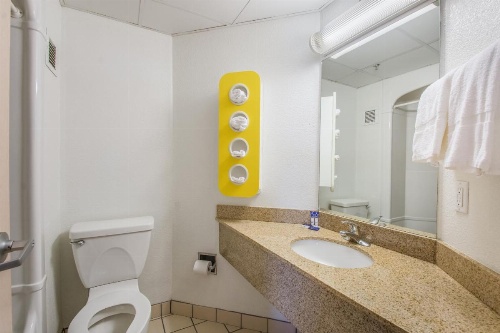Americas Best Value Inn Knoxville East image 8